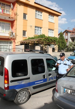Polis yakalamaktan onlar çalmaktan bıkmadı