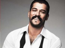 Burak Özçivit başrolü kaptı