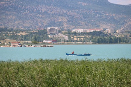 Hüyüklü çiftçiler Beyşehir Gölü’nün suyunu istiyor