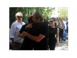 Yılmaz Erdoğan Demet Akbağ'yı yalnız bırakmadı