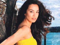 Azra Akın hem aşkta hem işte kaybetti