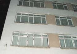 5 katlı binanın fayansı çatladı