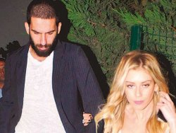 Arda Turan 11 gündür Sinem Kobal'sız takılıyor