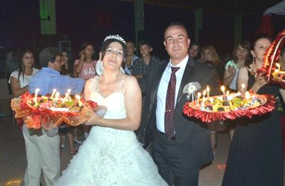 5 Çocuklu Çift 20 Yıl Sonra Düğün Yaptı