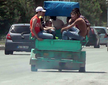 Kulu’da triportör kasasında tehlikeli yolculuk