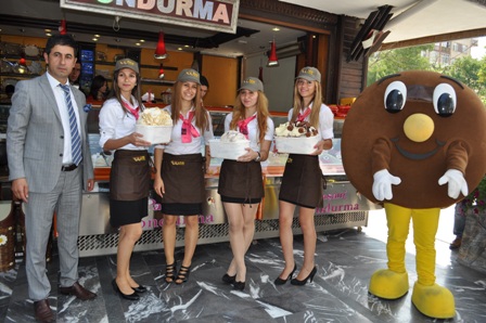 Paşam Pastanesi’nden dondurma şenliği