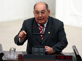 Taraf, Kemal Anadol'a fena çaktı