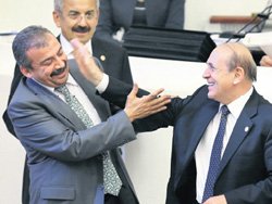 Burhan Kuzu Sırrı Süreyya'ya tokat attı