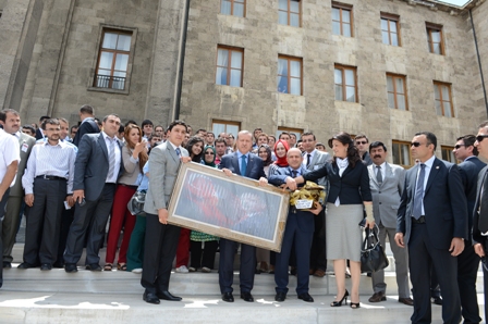 AK Parti Akşehir Gençlik Kolları’ndan meclise çıkarma