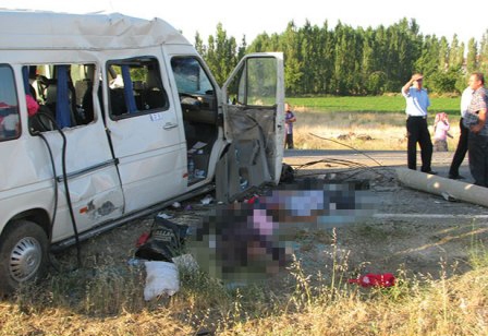 Konya'da trafik kazası: 3 ölü, 12 yaralı