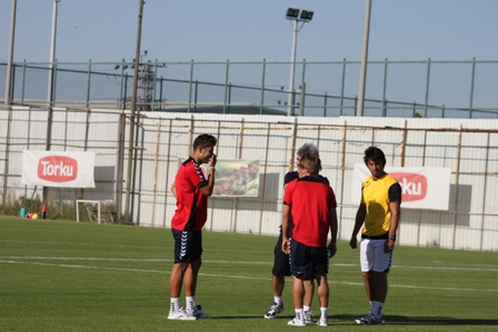 Tütüneker’den millilere tebrik