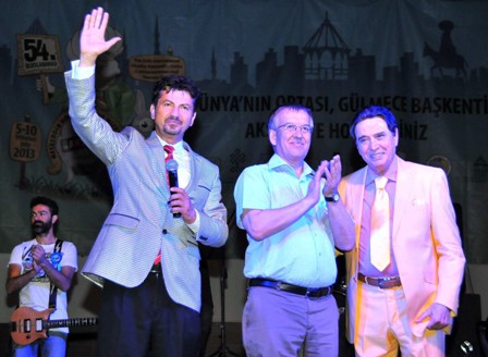 Erol Büyükburç, Nasreddin hoca şarkılarını seslendirdi