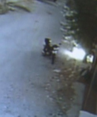 Motosikletindeki benzinle halı yıkama fabrikasını kundakladı