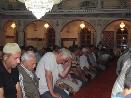 Kulu’da ilk teravih namazında camiler doldu