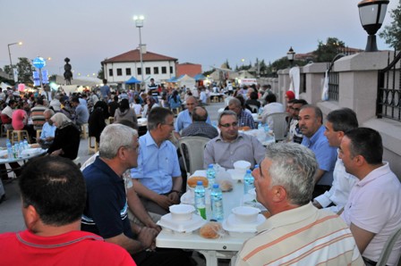Akşehir Belediyesi’nden iftar yemeği