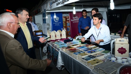 Mevlana Meydanı’nda Kitap Fuarı açıldı