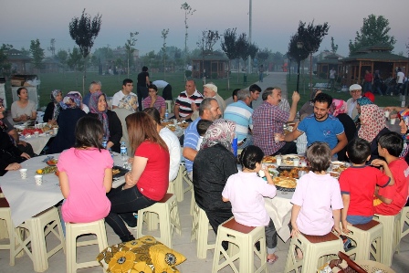 Yazla Beldesinde Bin Kişiye İftar Verildi