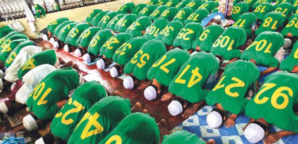 Büyük ayıp secdede ortaya çıktı!