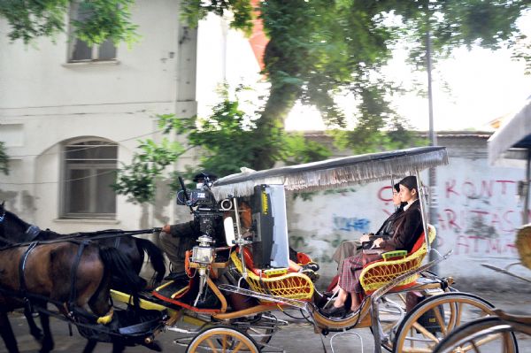 Beren Saat'in seti ilk kez görüntülendi