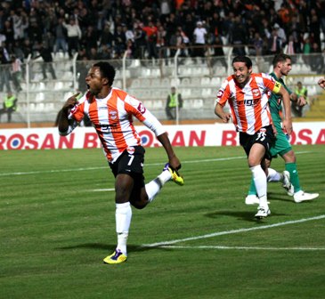 Forvet arayışları sürüyor