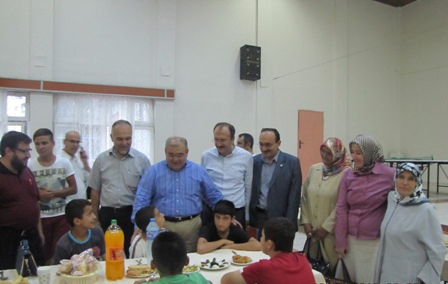 Erkek yetiştirme yurdunda iftar yaptılar