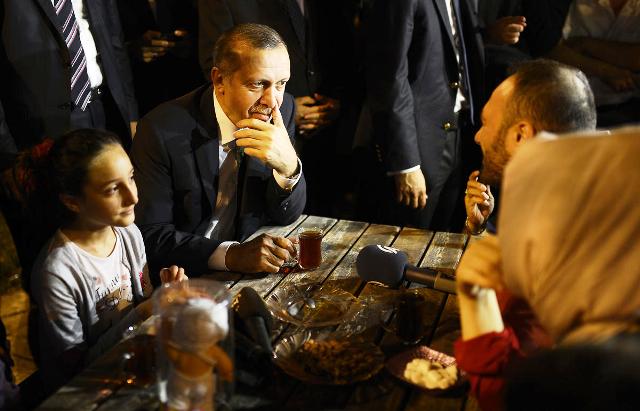 Başbakan Erdoğan, Ak Parti'nin İftarına Katıldı