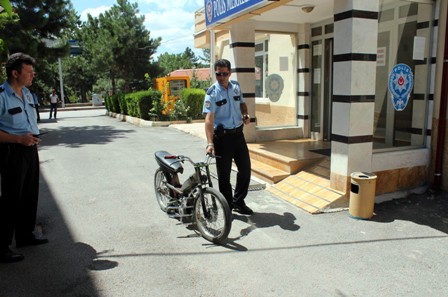 Trafikten men edilen motosikleti depodan çaldı