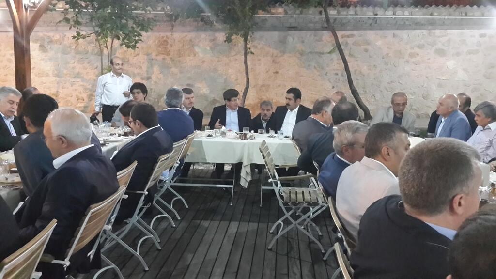 Davutoğlu ile sahurda buluştular