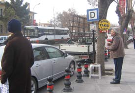 Minibüsçüler hatalı parktan şikâyetçi