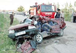 Yollar kana bulandı: 4 ölü, 9 yaralı
