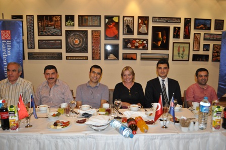 Hilton Garden Inn'den gazetecilere kutlama