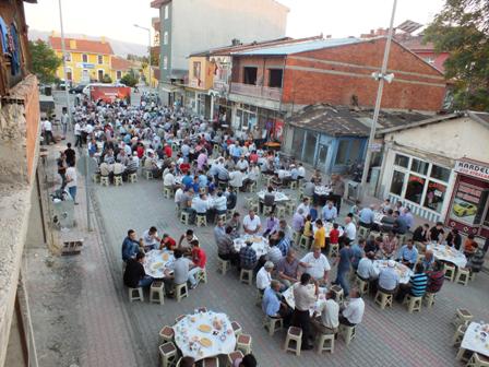 Sarayönü ve Doğanhisar ilçe iftarları yapıldı