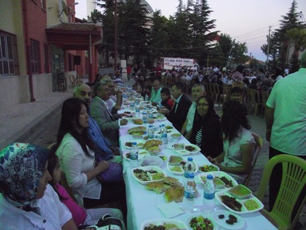 Kulu’da hayırseverlerden 800 kişiye iftar