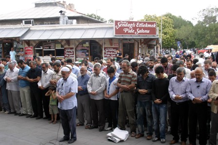 Konya İHH ve AYDER’den Mısır’daki katliama tepki
