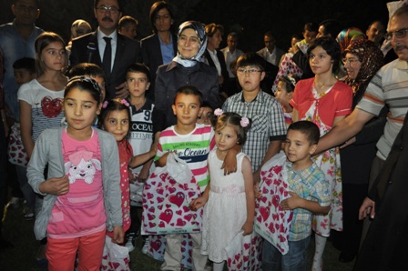 Sare Davutoğlu yetimlerle iftarda buluştu