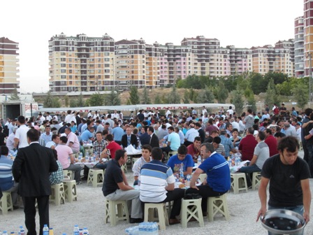 Okkalar İnşaat’tan iftar yemeği