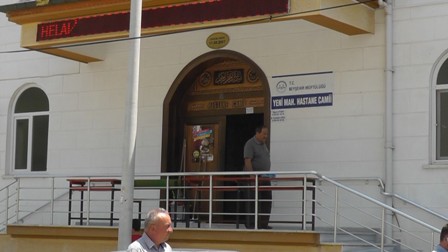 Orucu 3 dakika erken açtılar