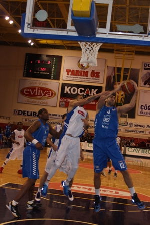 Üniversite’de transferler sürüyor