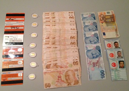 Saçı olmayan şüpheli peruklu sahte kimlikle dolandırdı