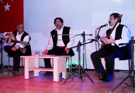 Sirac, Mevlana şarkılarıyla coşturdu