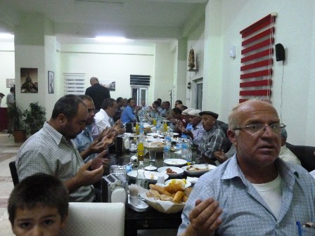 Akören'de anlamlı iftar