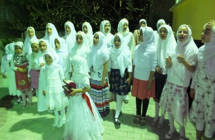 Akşehir'de Kur'an öğrendiler, taçlandılar!