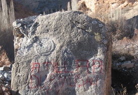 Tarihi lahitler paramparça ediliyor
