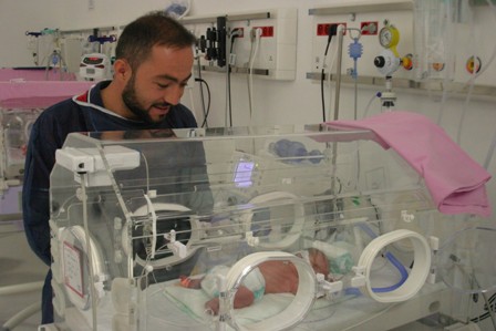 Polis çifte bayram şekeri 'dördüz bebek'