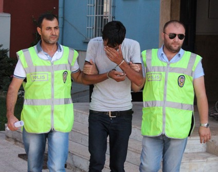 Önce kameraya sonra polise yakalandı