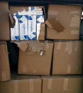 Minibüste 30 bin paket kaçak sigara ele geçirildi