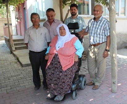 Beyşehir’de yüz güldüren akülü arabalar