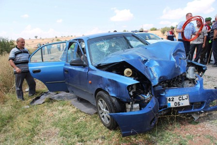 Trafik Kazası: 2 Ölü, 3 Yaralı