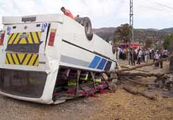 Düğün konvoyu kana bulandı