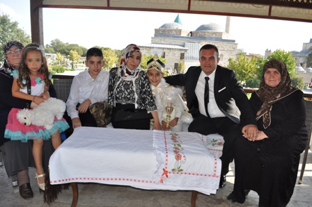 Dönmez ailesinin sünnet sevinci
